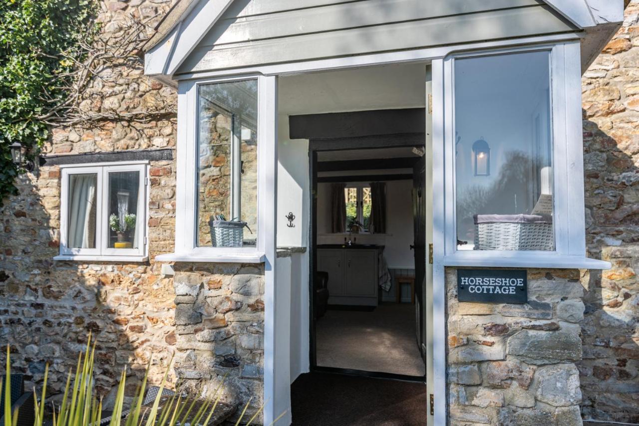 Valley Farm Holiday Cottages 阿克斯明斯特 外观 照片